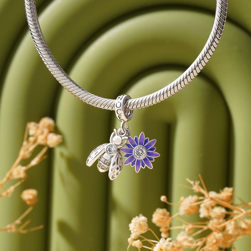 Bee Loves Daisy Birthstone Pendant