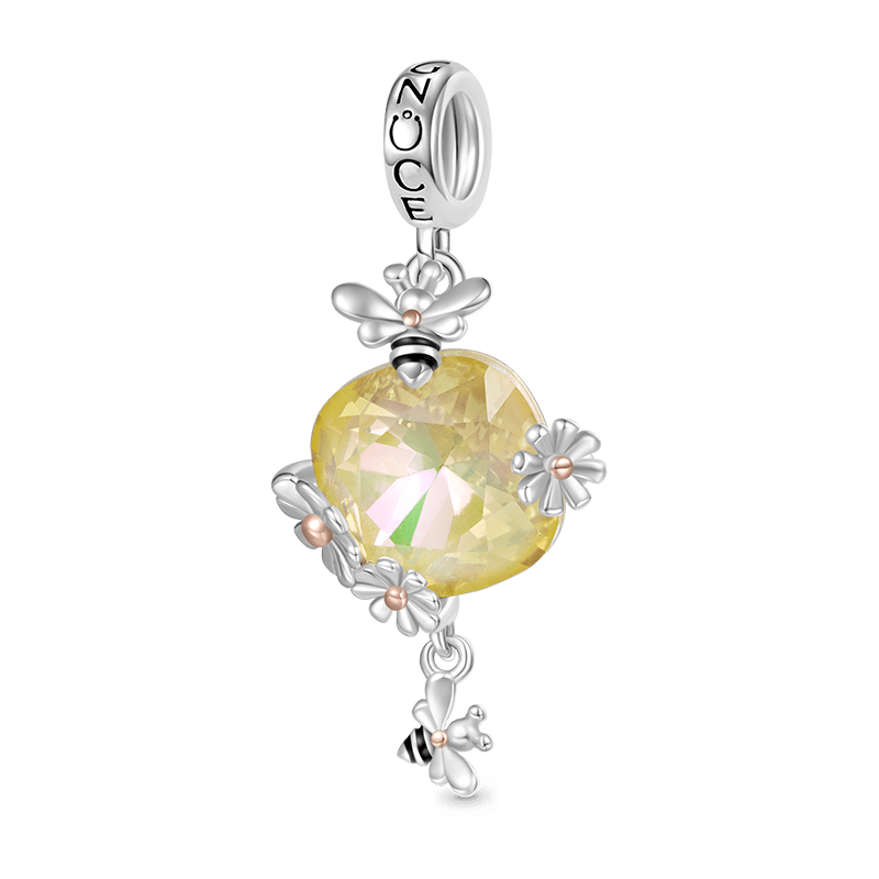 Bee Loves Daisy Flower Pendant