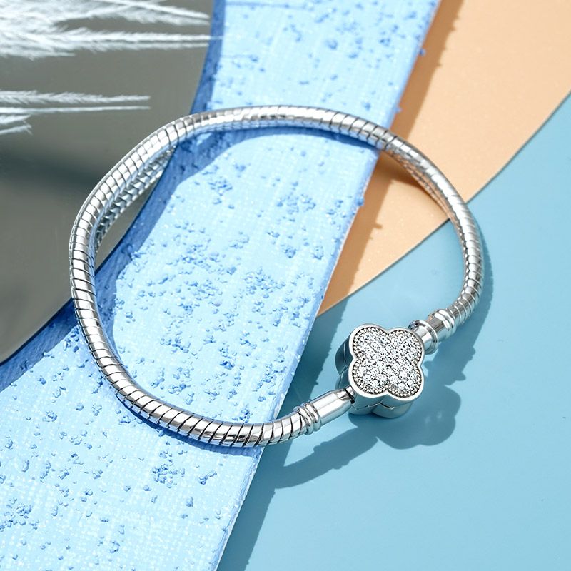 Sparkling Lucky Clover Bracelet