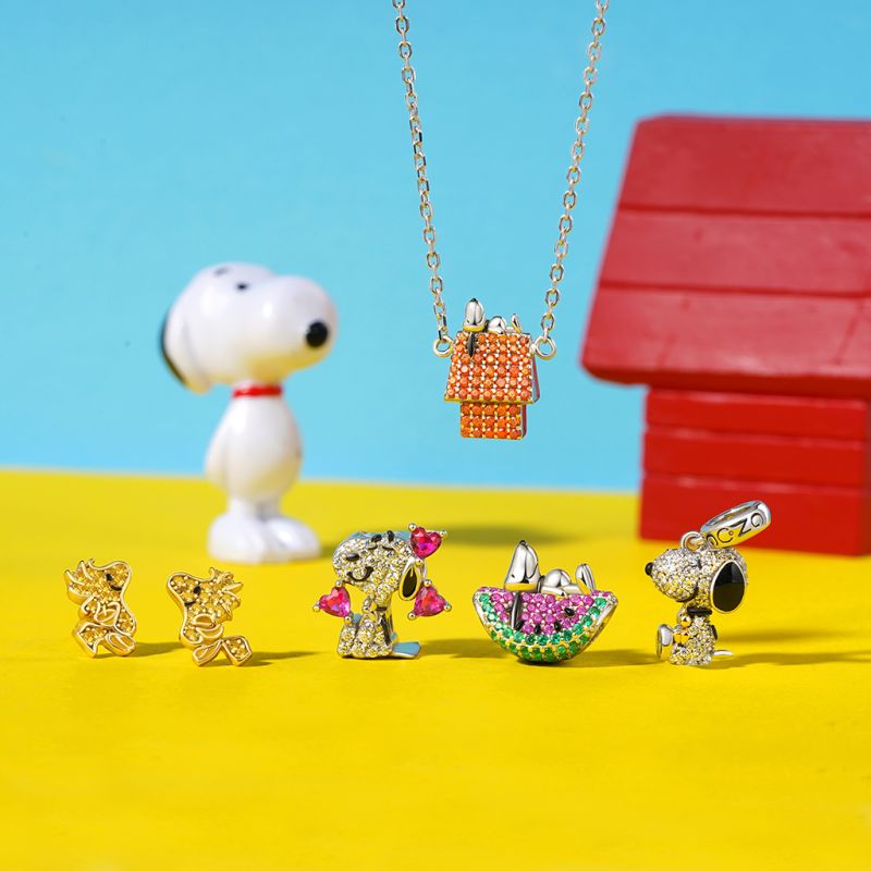 Lying Snoopy Doghouse Diamond Necklace