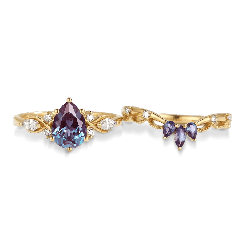 Pear-Cut Engagement Ring Set