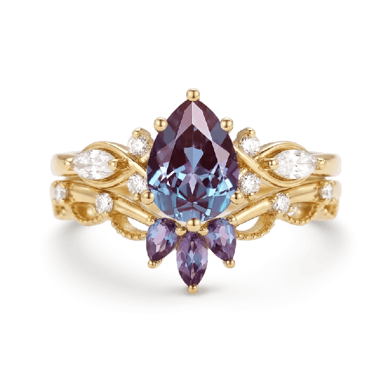 Pear-Cut Engagement Ring Set