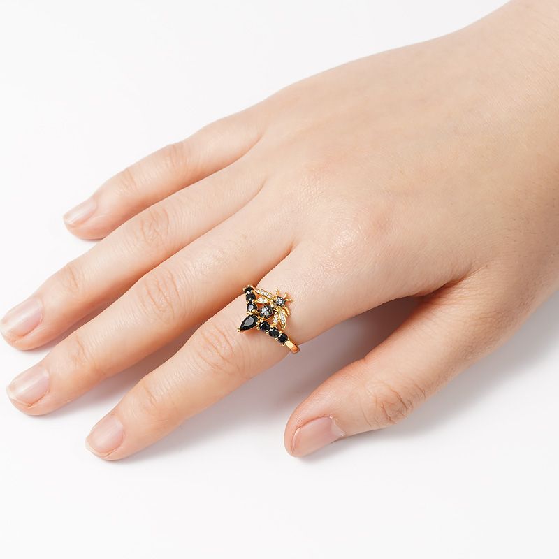 Bee V Ring