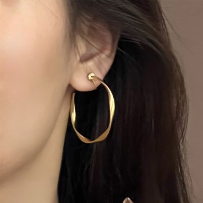 Geometric Element Circle Ear Clips